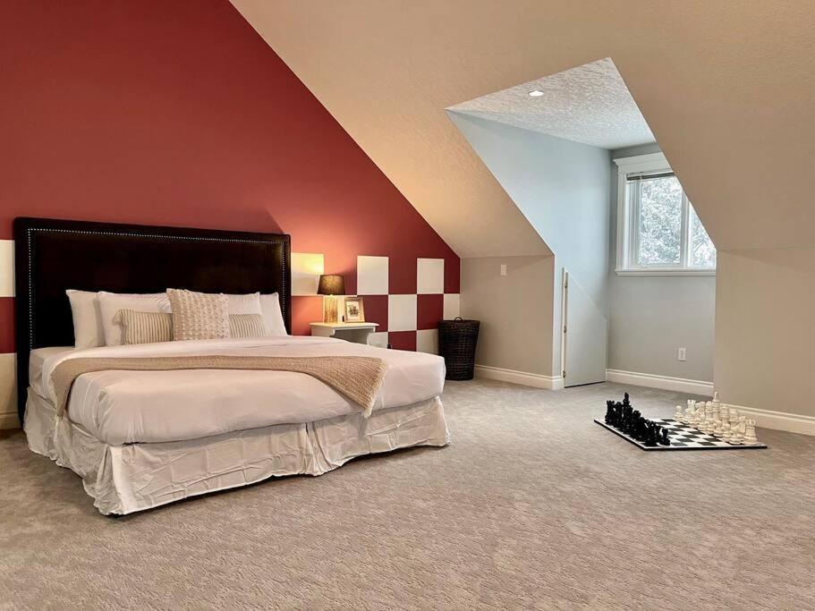 Holiday home Emerald Bay Luxury Retreat With Hot Tub *
