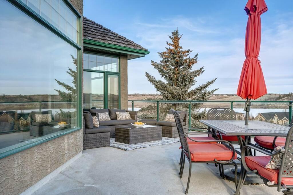 Holiday home Emerald Bay Luxury Retreat With Hot Tub Calgary
